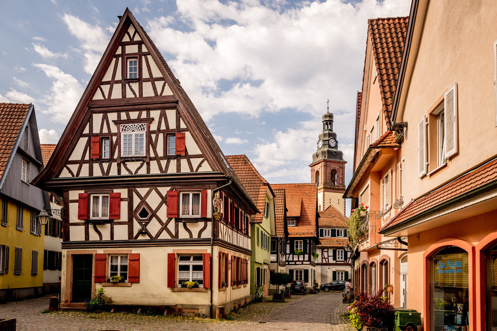 Haus Maldacker |  Besonders schönes Fachwerkhaus in Haslach mit St.Arbogastkirche - Realisiert mit Pictrs.com