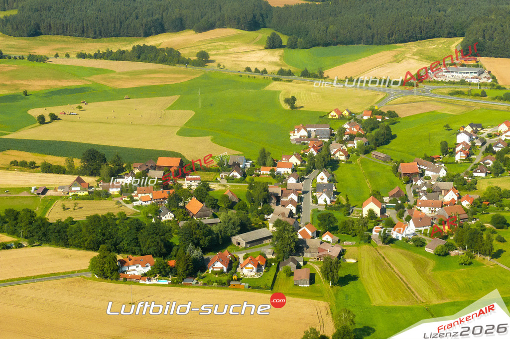 Die Luftaufnahme Hornungsreuth - Neudrossenfeld wurde vom UL-Flugzeug (keine Drohne) aus fotografiert.Hohe Druck- Auflösung-die Geschenkidee!