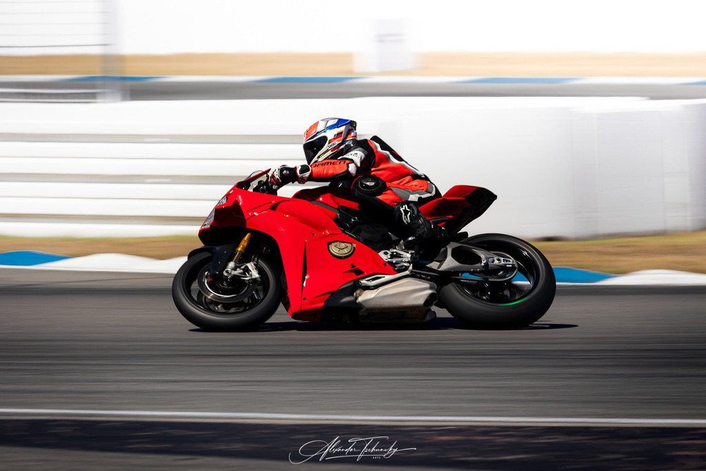 Ducati Trackday Hockenheimring 2026 | Entdecken Sie die faszinierende Welt von Alexander Tschuncky Arts: Kreative Fotografie, atemberaubende Automobilkunst und hochwertiger Bilderdruck. Lassen Sie sich inspirieren! - Realisiert mit Pictrs.com