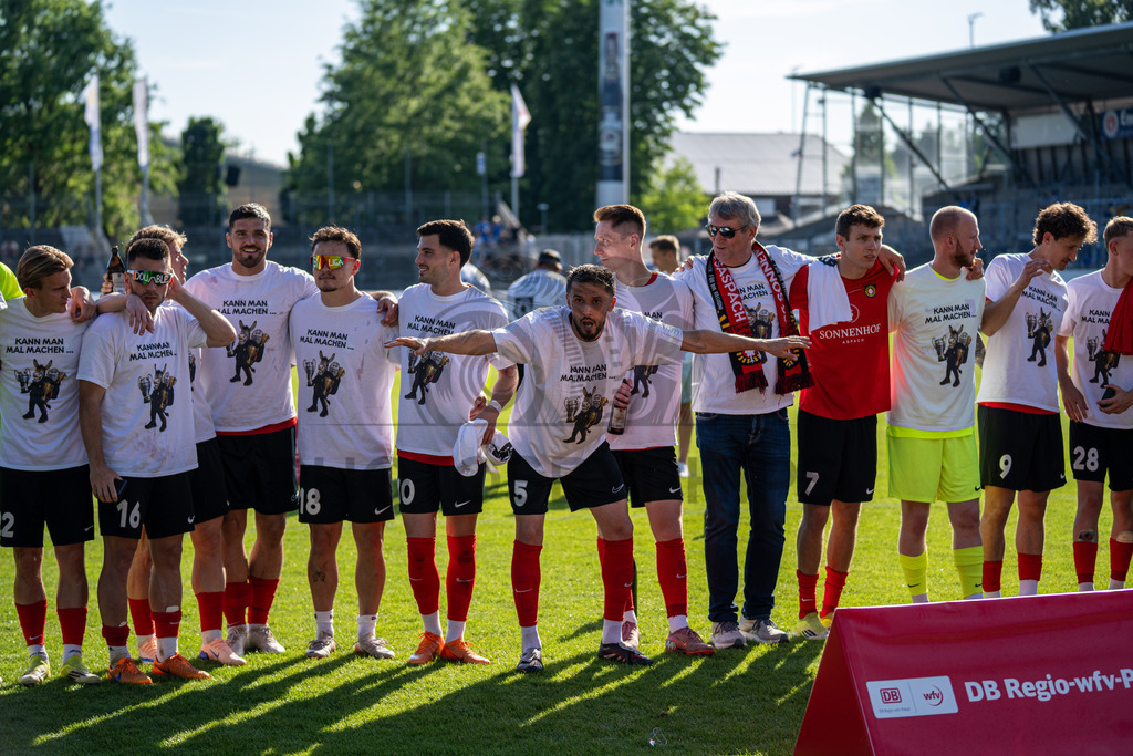 Stuttgarter Kickers vs. SG Sonnenhof Großaspach, Fussball, WFV-Pokal, Finale, 23.05.2026 | Team jubelt nach Abpfiff mit Fans, Zuschauern und Verantwortlichen,Stuttgarter Kickers vs. SG Sonnenhof Großaspach, Fussball, WFV-Pokal, Finale, 23.05.2026