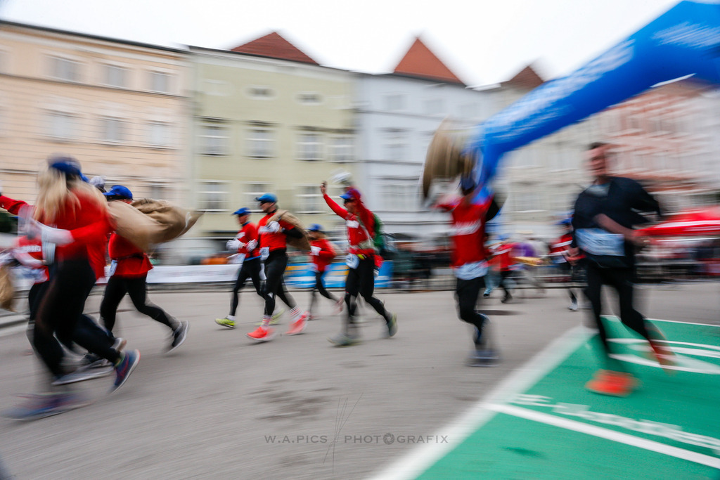 AW_20231231awmac-49 | WELS, 31.12.2023, Sparkasse Silvesterlauf Wels 2023 , Image shows: Photo: WAPICS / Andreas Willdoner