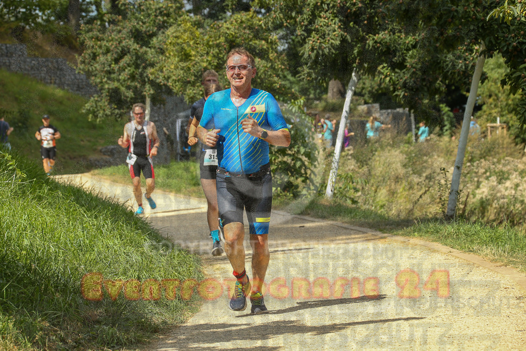 250824_1338_EX1_3064 | Sportfotografie im Rhein-Sieg Kreis, Köln, Bonn, NRW, Rheinland Pfalz, Hessen, etc. Unser Tätigkeitsfeld umfasst den Laufsport vom Volkslauf über den Marathon, Duathlon, Triathon bis zum Ultralauf wie Kölnpfad Ultra oder Schindertrail.