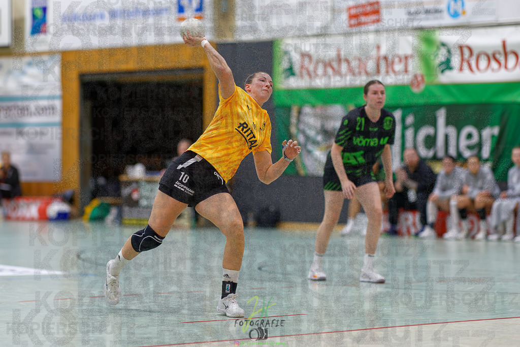 Frauen Oberliga Mitte (HHV); HSG Kleenheim/Langgöns II - HSG Eibelshausen/Ewersbach | Frauen Oberliga Mitte (HHV); HSG Kleenheim/Langgöns II - HSG Eibelshausen/Ewersbach am 01.11.2025 in Oberkleen (Weidig-Halle)Photo © 2025 - Jörg Heinrich - Realisiert mit Pictrs.com