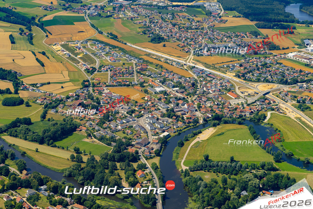 Das Luftbild der Stadt Roding wurde 2022 vom Flugzeug heraus erstellt (keine Drohnen-Aufnahmen) Aufnahmehöhe ca.450 Meter- hohe Bildauflösung und Druck-Qualität. Garantiert!