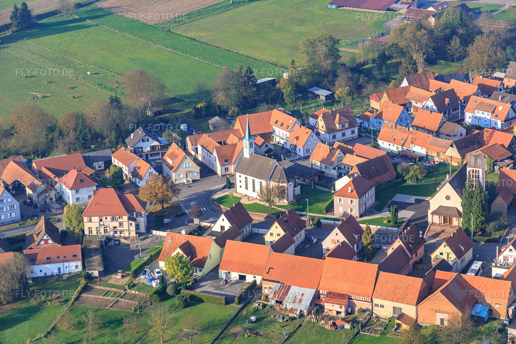 Luftbild: Kirchen in Buhl im Bundesland Bas-Rhin in Frankreich. – Foto: IMG_075650.jpg vom 01.11.2014 durch Werner Riehm/FLY-FOTO.de – Auflösung des Originals: 5472 x 3648 px