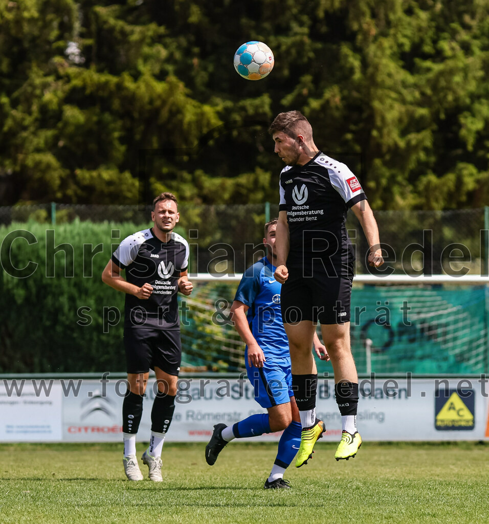 2023-07-22_051_FC_Langengeisling_gegen_VfB_Eichstaett_II | Erding, Deutschland, 22.07.2023:
Fußball, Bezirksliga Oberbayern Ost 2023 / 2024, Testspiel, FC Langengeisling gegen VfB Eichstätt II, Endergebnis: 3:2

Raphael Kundinger (VFB Eichstätt, #5)

Foto: Christian Riedel / fotografie-riedel.net