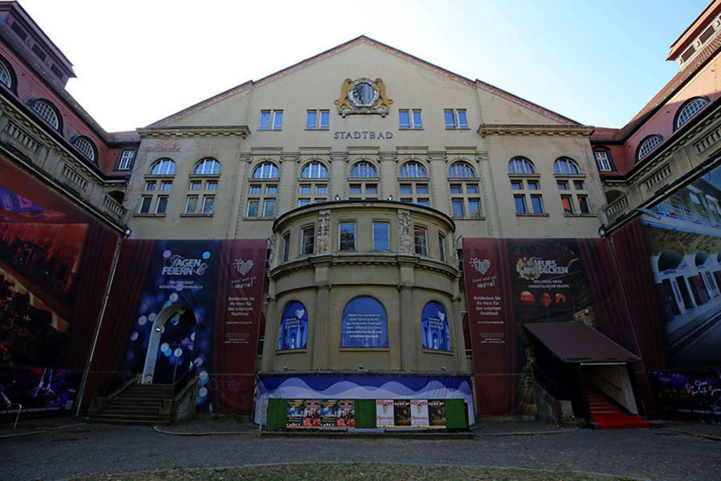 Foto: Leipzig - Stadtbad | Das Team hinter BILDLEXIKON LEIPZIG bündelt historische wie aktuelle Informationen über die Stadt Leipzig in Text und Bild auf einer Plattform und stellt diese der interessierten Öffentlichkeit zur Verfügung.