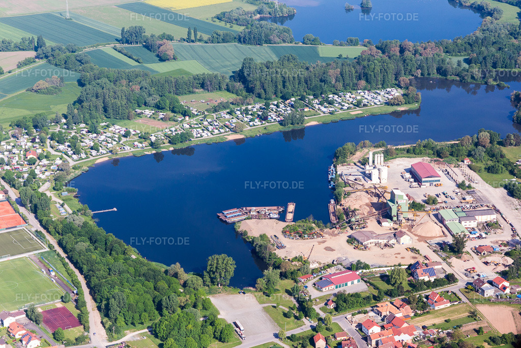 Luftbild: Camping am Sander Baggersee in Sand am Main im Bundesland Bayern in Deutschland. – Foto: IMG_099870.jpg vom 25.05.2017 durch Werner Riehm/FLY-FOTO.de – Auflösung des Originals: 5472 x 3648 px