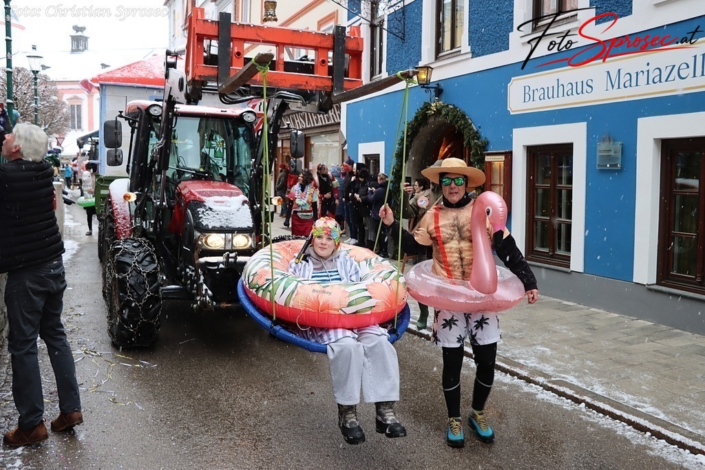 fasching2026-mariazell (27) | Mit meiner Kamera halte ich besondere Augenblicke, faszinierende Landschaften und interessante Details fest. Dabei entstehen ganz unterschiedliche Aufnahmen – von stimmungsvollen Landschaftsfotografien und beeindruckenden Drohnenaufnahmen über Pressefotos - Realisiert mit Pictrs.com