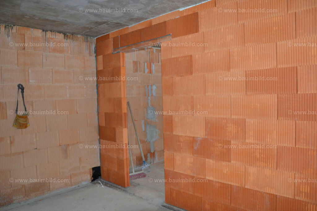 bib-lg07-mauerarbeiten-0209 | Nach LV-Leistungsgruppen sortierte Detailfotos über den Bau eines Hauses. Alle Hausbau-Bilder direkt vom Urheber und Autor der Website Haus-Selber-Bauen.com