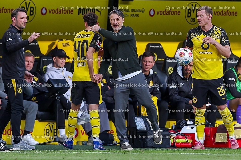 BVB26042601066 | 26.04.2026, Fußball, Borussia Dortmund - SC Freiburg, 1. Fußball Bundesliga, 31. Spieltag, Signal Iduna Park, Saison 2025 2026: Samuele Inacio (BVB #40) Auswechslung neben Cheftrainer Niko Kovac (BVB #hc)  DFB regulations prohibit any use of photographs as image sequences and or quasi-video.