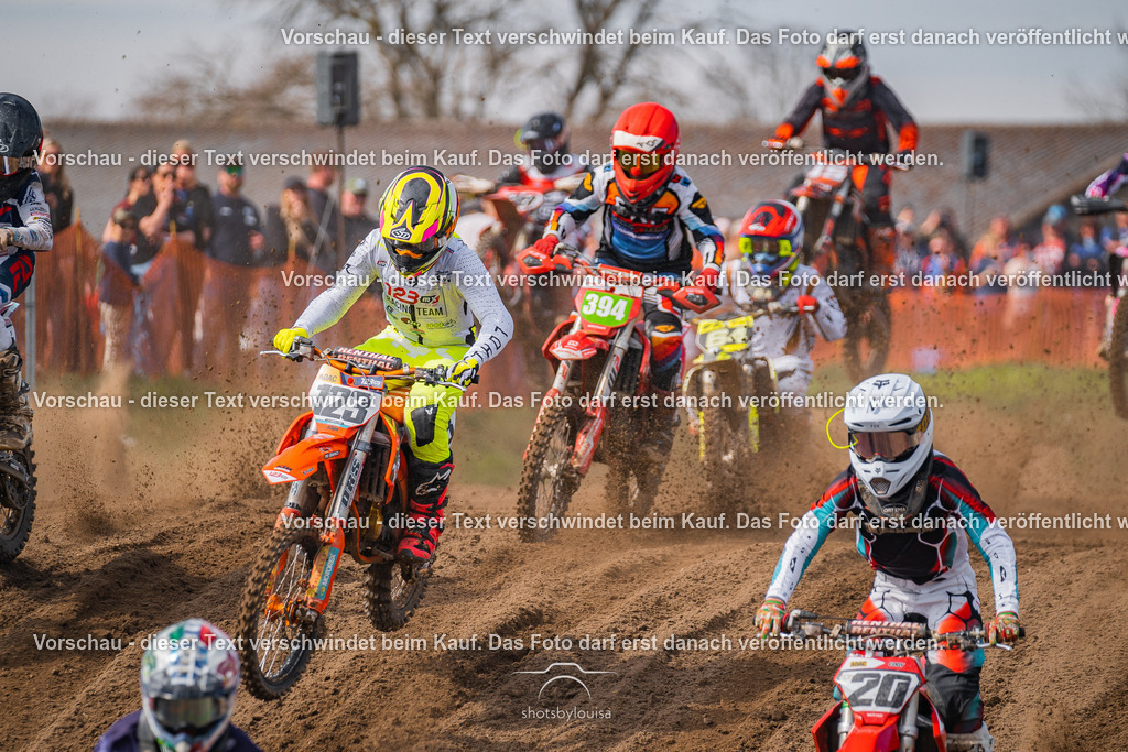 04_13_Bensdorf_85-1990 | Sportfotografin aus Berlin-Brandenburg mit Fokus auf Motocross. Ich halte deine sportliche Leistung und echte Emotionen auf und neben der Strecke professionell fest. Entdecke die Fotos von deinem Rennen und bestelle sie direkt hier im Shop.