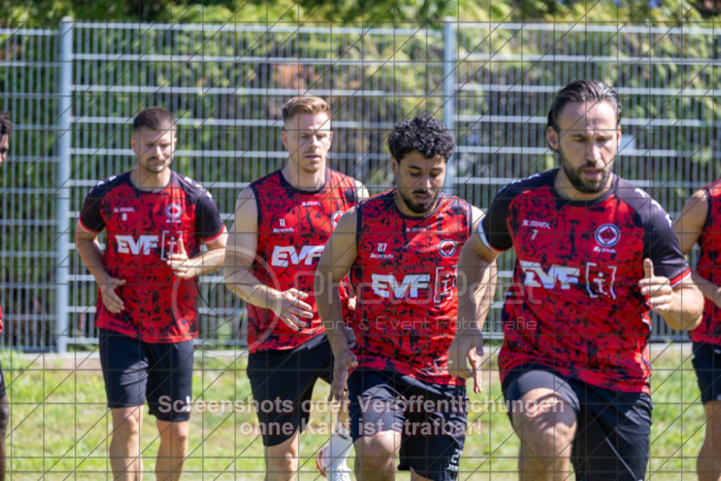 20250629_105231_1040 | #,1.Göppinger SV, Fussball, Oberliga BW - Trainingsauftakt, Saison 2025/2026, Rasensportplatz Stadion SV Göppingen, Hohenstaufenstr. 116, 73033 Göppingen, 29.06.2025 - 10:30 Uhr,Foto: PhotoPeet-Sportfotografie/Peter Harich