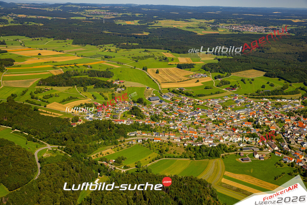 Das Luftbild zeigt :  Irndorf - Die Luftaufnahme wurde 2024 vom UL-Flugzeug aus erstellt ( keine Drohne ) - Hochauflösende Luftaufnahme - Für grossformatige Ausdrucke geeignet. Die Geschenkidee !Mit Lizenz und Bildrechte bestellbar