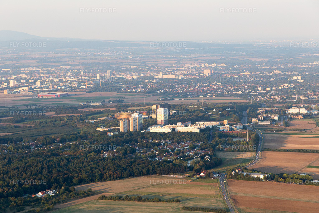 Luftbild: Mainz Lerchenberg im Ortsteil Lerchenberg in Mainz im Bundesland Rheinland-Pfalz in Deutschland. Foto: IMG_094706.jpg vom 21.09.2016 durch Werner Riehm/FLY-FOTO.de
