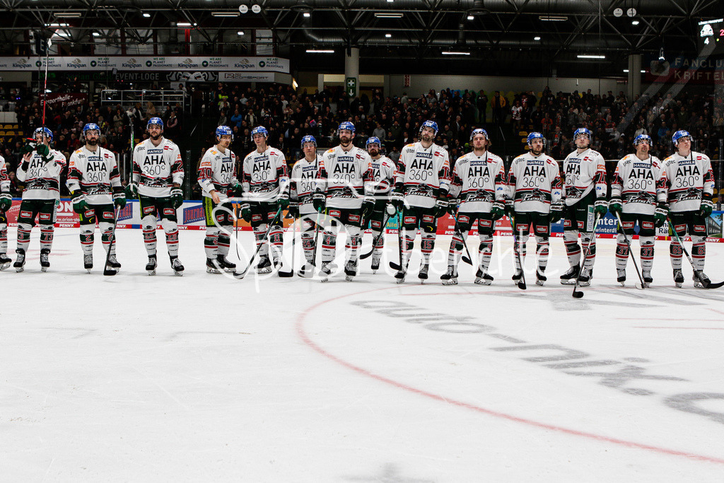 Löwen Frankfurt - Augsburger Panther | Die Spieler der Augsburger Panther bedanken sich bei den mitgereisten Fans