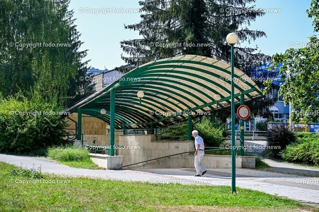 Slowakei_ Trenciansky kraj_ Povazska Bystrica_ 26.08.2024-59 | 26.08.2024, Slowakei, SVK, Trenciansky kraj, Povazska Bystrica, im Bild Stadt in der Nordwestslowakei, Stadtansichten, Gebaeude, Architektur, Turm, Bruecke, Bahnhof, Zentrum, Prior, Kaufhaus, Park, Strassen, Haeuser, Infrastruktur, kommunistische Symbolik, Denkmaeler, Kultur