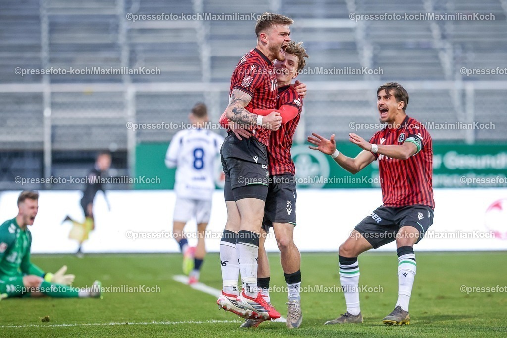 xKWIx20032601005 | 20.03.2026, xKWIx, Fußball, Regionalliga Nord, Herren, Saison 2025 / 2026, Hannover 96 II - VfB Oldenburg, Eilenriedestadion: Torjubel beim Tor zum 1:0 durch Tom Hobrecht (Hannover 96 II #27) mit Mustafa Abdullatif (Hannover 96 II #10) und Manuel Braun (Hannover 96 II #2) xKamilxWilkowskixPressefotoKochx