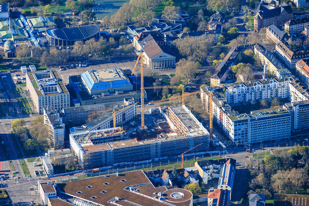 Luftbild: KARLA Baustelle an der Kriegstraße vor der Stadthalle Karlsruhe am Festplatz und Novotel Karlsruhe City im Ortsteil Südweststadt in Karlsruhe im Bundesland Baden-Württemberg in Deutschland. Foto: IMG_154060.jpg vom 02.04.2026 durch Werner Riehm/FLY-FOTO.deAuflösung des Originals: 6000 x 4000 pxKARLA.LANDKREIS-KARLSRUHE.DE