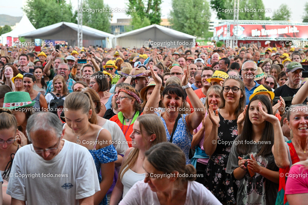 Linzer Kronefest 2023_ 18.08.2023-74 | 18.08.2023, Linzer Kronefest 2023, AUT, im Bild Linzer Kronefest 2023, Hauptbuehne, Spider Murphy Gang

Menschen, Besucher, Stimmung, Party, Masse