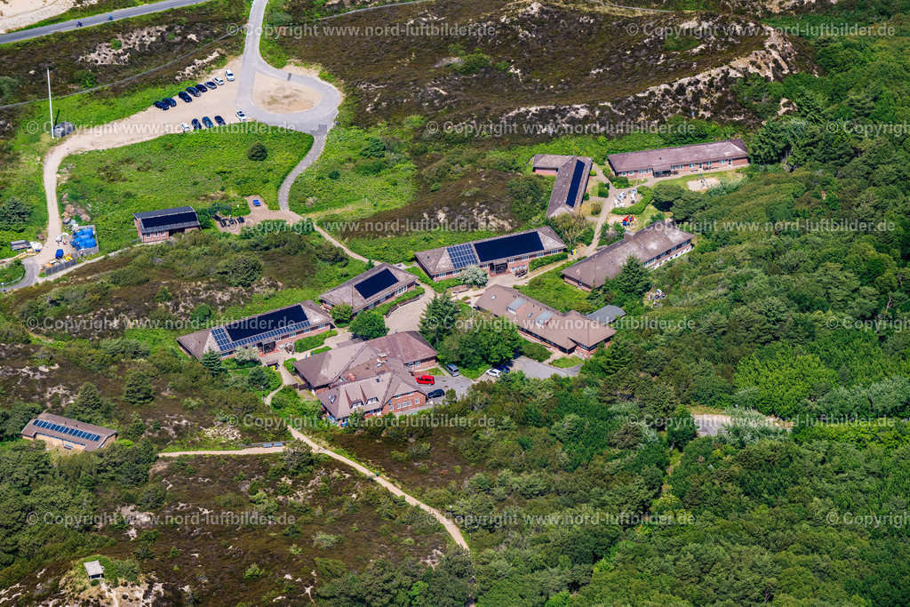 Sylt_List_Jugendseeheim_Kassler_Kooge_Sylt_ELS_5576130625 | LIST 13.06.2025 Gebäude der Jugendherberge " Jugendseeheim Sylt " "Kassler Kogge" in List auf der Insel Sylt im Bundesland Schleswig-Holstein, Deutschland. Weiterführende Informationen bei: Jugendheim Kassler Kogge Sylt. // Building of the youth hostel "Jugendseeheim Sylt" "Kassler Kogge" in List on the island of Sylt in the federal state of Schleswig-Holstein, Germany. Further information at: Jugendheim Kassler Kogge Sylt. Foto: Martin Elsen