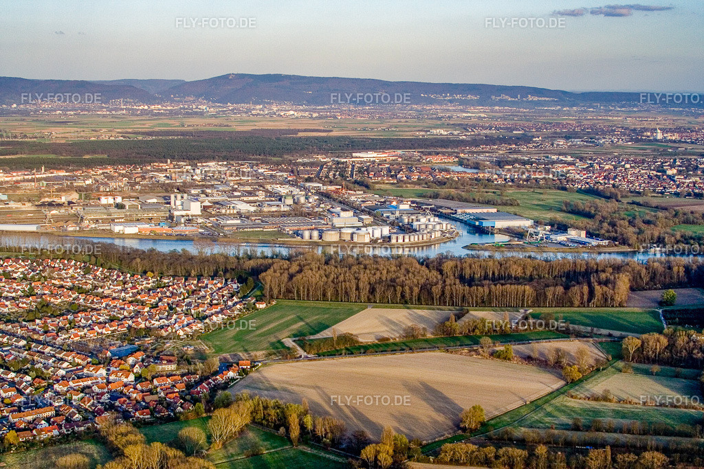 Rheinauhafen von Westen | Luftbild: Rheinauhafen von Westen im Ortsteil Rheinau in Mannheim im Bundesland Baden-Württemberg in Deutschland. Foto: IMG_10123.jpg vom 29.03.2008 durch Werner Riehm/FLY-FOTO.de - Realisiert mit Pictrs.com