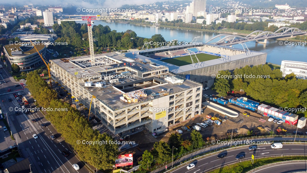 Linz_ Hafenstrasse_ Baustelle Moebel Lutz_ 20.09.2023-4 | 20.09.2023, Linz, AUT, Hafenstrasse, im Bild Baustelle Moebel Lutz, Donauparkstadion, Hofmann Personal Arena, Eisenbhnbruecke

Drohne