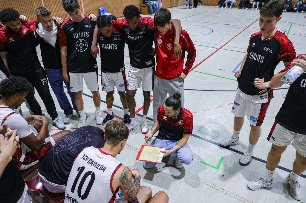 Regio BAYER GIANTS vs NEW Elephants Grevenbroich-4 | Fotos von Basketballspielen aus dem Raum NRW fotografiert von Gero Mueller-Laschet und Daniel Schaefer - Realisiert mit Pictrs.com