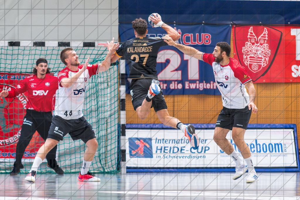 IHC 2026 - HØJ Elite vs. PAUC Handball | Nikolos Kalandadse (Pays d´Aix Université Club Handball #27); IHC 2026 - HØJ Elite vs. PAUC Handball am 09.08.26 in Sporthalle KGS, Schneverdingen - Realisiert mit Pictrs.com