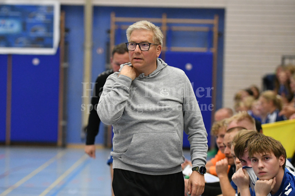 HC Deggendorf : SSG Metten | Kai-Uwe Herrlich  (Trainer HC Deggendorf) - Realisiert mit Pictrs.com