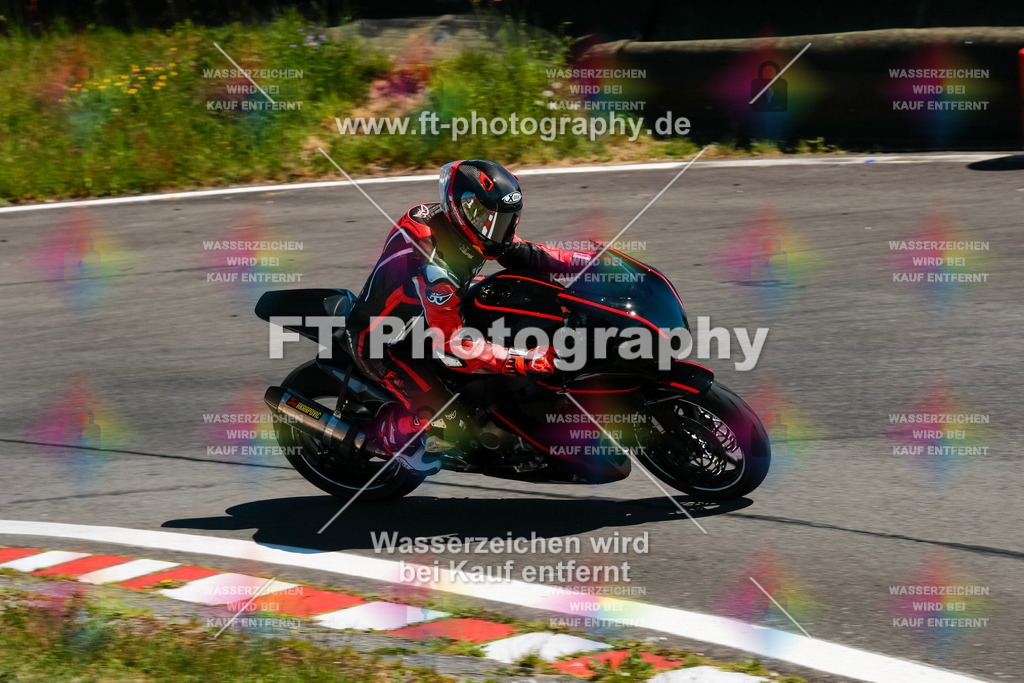 Moto-TeamOBK-22089 | Hier findet Ihr Bilder von Touristenfahrten auf der Nürburgring Nordschleife oder von anderen Veranstaltungen die ich besucht habe. Viel Spass beim Durch Schauen 