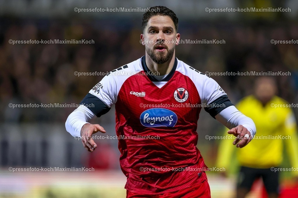 FCVK14022501065 | 14.02.2025, Fußball, FC Viktoria Köln – Alemannia Aachen, 3.Liga, Sportpark Höhenberg, Saison 2024 2025: Torjubel nach dem 2:1 durch Torschütze Lex-Tyger Lobinger (Viktoria Köln #9)DFB regulations prohibit any use of photographs as image sequences and or quasi-video.