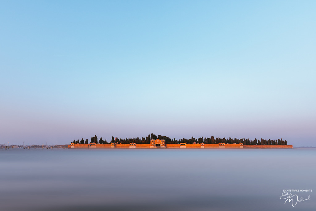 20220310-174738 ITALIEN-Venedig_105-1 Kopie | Herzlich willkommen auf meiner Seite! Ich bin Elke Wallnisch, Deine Fotografin für lichtstarke Momente. Der Name steht für alles, was mich mit der Fotografie verbindet: Das Licht und seine machtvolle Wirkung auf eine Situation oder unsere Stimmung - Realisiert mit Pictrs.com