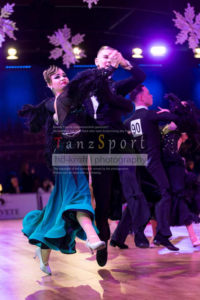 20241215_WDSF_Int_Open_Std-Riga-9006 | Tanzsportbilder, Standardtanz, Lateintanz, WDSF, DTV, LTVB, dancecomp, goc, hessen tanzt, blaues band der spree, walzer, tango, wiener walzer, slowfox, quickstepp, samba, rumba, cha-cha-cha, paso doble. jive, hd-kroft photography, turniertanzsport