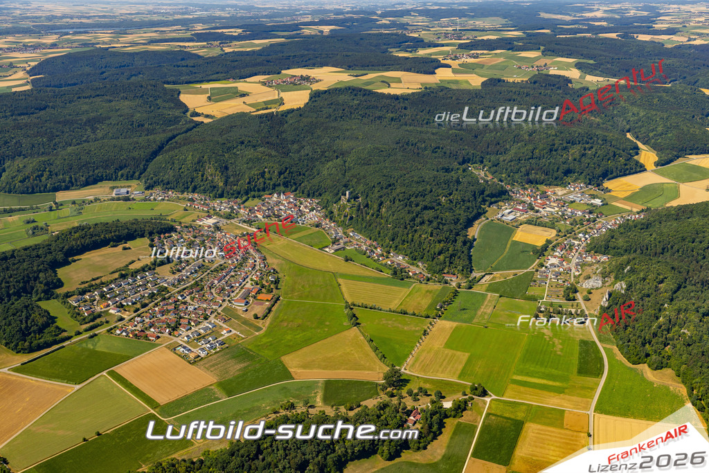 Aktuelles Luftbild von  Wellheim - Die Luftaufnahme wurde 2022 mittels UL-Flugzeug erstellt ( keine Drohne ) - hochauflösende Kamera-Systeme von  Canon -Beste Qualität - Für grossformatige Ausdrucke geeignet. Die Geschenkidee !