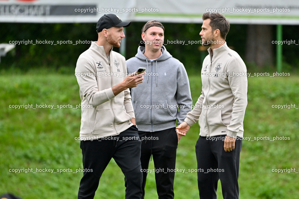 SV Arnoldstein vs. ATUS Velden | #6 Florian Schaller ATUS Velden, Asisstentcoach ATUS Velden Alexander Kofler, Headcoach ATUS Velden Günther Kuster, SV Arnoldstein vs. ATUS Velden, SV Arnoldstein vs. ATUS Velden am 16.09.2025 in Arnoldstein (Waldparkstadion Arnoldstein), Austria, (Photo by Bernd Stefan)
