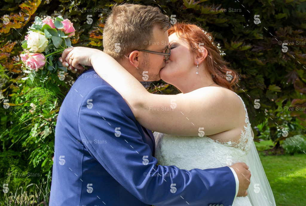 Unbenannt-1 | Five Stars Fotografie und Videografie fängt Ihre besonderen Momente mit atemberaubenden Bildern und hochwertigen Videos ein. Perfekt für Hochzeiten, Events und mehr – lassen Sie sich von unserer Expertise und Kreativität begeistern.