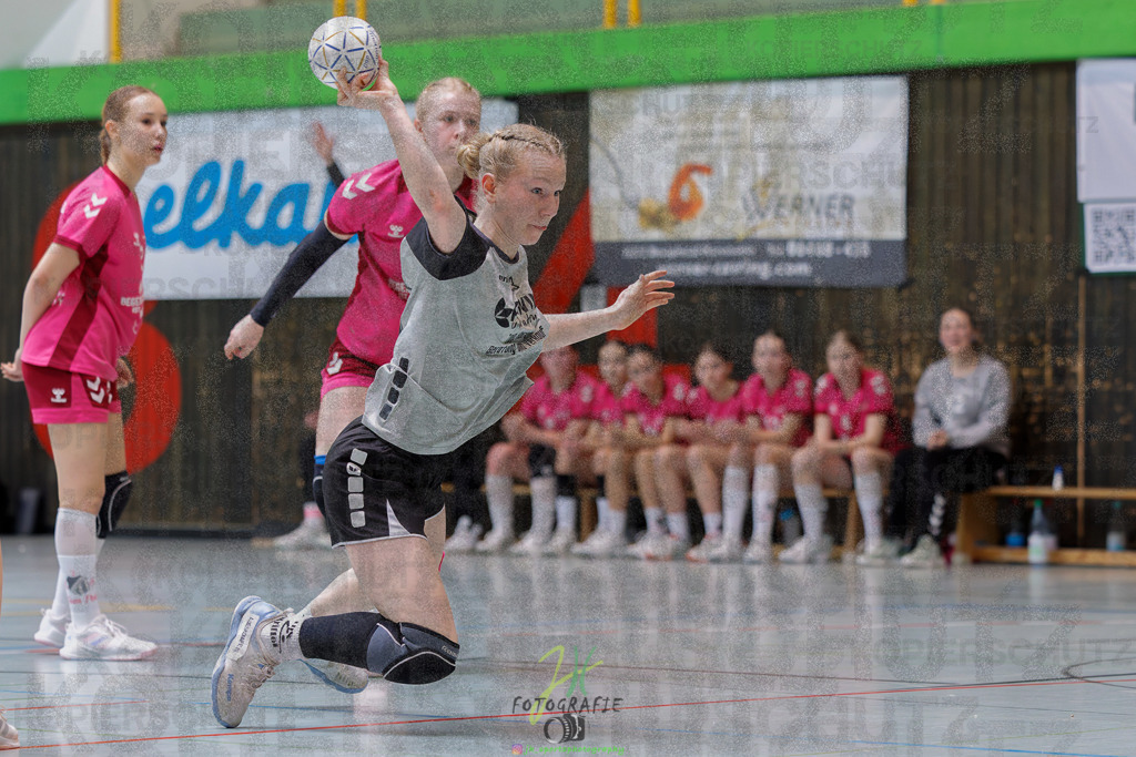 Hessenmeisterschaft wJC - Spiel um Platz 3; TuS Kriftel - SG Schenklengsfeld | Hessenmeisterschaft wJC - Spiel um Platz 3; TuS Kriftel - SG Schenklengsfeld am 22.03.2025 in Biedenkopf (Sporthalle Lahntalschule)Photo © 2025 - Jörg Heinrich - Realisiert mit Pictrs.com