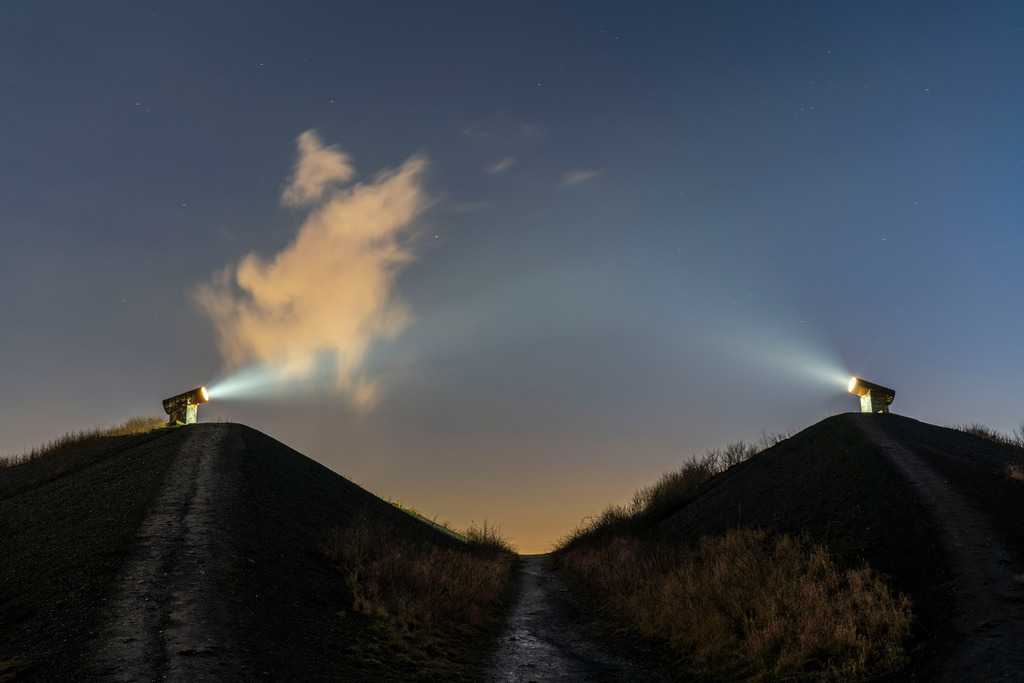 220110 | Halde Rungenberg im Stadtteil Buer, Lichtinstallation Nachtzeichen, Gelsenkirchen, NRW, Deutschland, Europa.  - Realisiert mit Pictrs.com