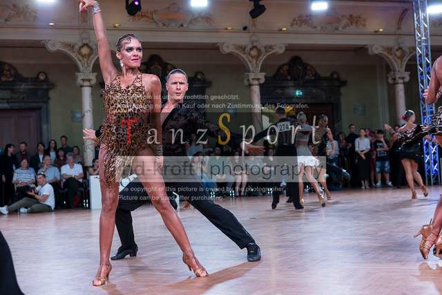 20240706_WDSF_WO_Latin_8633 | Tanzsportbilder, Standardtanz, Lateintanz, WDSF, DTV, LTVB, dancecomp, goc, hessen tanzt, blaues band der spree, walzer, tango, wiener walzer, slowfox, quickstepp, samba, rumba, cha-cha-cha, paso doble. jive, hd-kroft photography, turniertanzsport