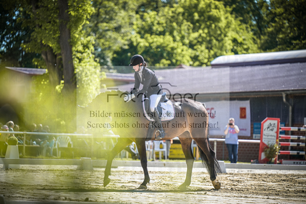 DOS_2488 | Entdecke hochwertige Reitturnierfotos von Foto Oger. Professionell, emotional und authentisch – jetzt Lieblingsmomente im Shop bestellen.Deutschlandweite Turnierfotografie. - Realisiert mit Pictrs.com
