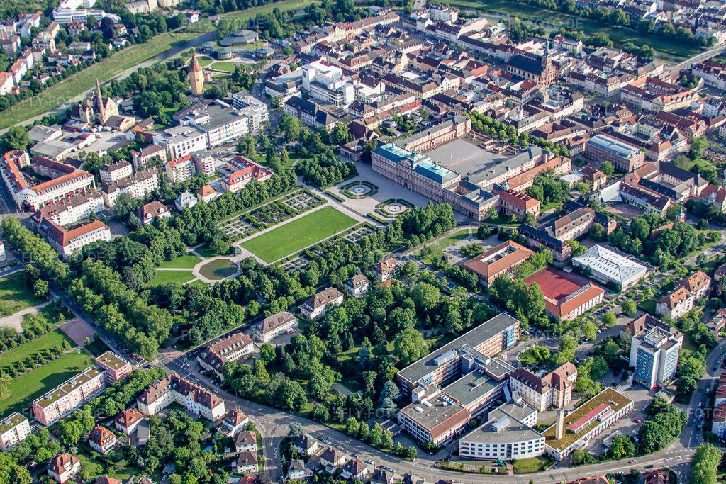 Luftbild: Klinikum und Schloßpark von Nordwesten in Rastatt im Bundesland Baden-Württemberg in Deutschland. Foto: IMG_18784.jpg vom 03.06.2009 durch Werner Riehm/FLY-FOTO.de