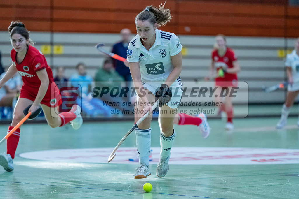 HK_20231217_107722 | 1. Bundesliga Damen Crefelder HC - Düsseldorfer HC  am 17.12.2023 Sporthalle Glockenspitz, Krefeld , Elisa Gräve ( Düsseldorfer HC #26 )
