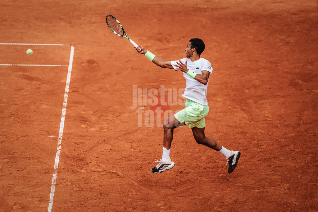 Tennis | Männer | bitpanda Hamburg Open | ATP 500 | Felix Auger-Aliassime (CAN) vs. Andrei Andrejewitsch Rubljow (RUS) | 23.05.2025 | Felix Auger-Aliassime gesprungene Vorhand