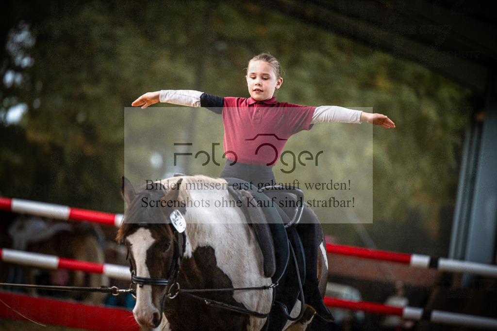 DOS_0122 | Entdecke hochwertige Reitturnierfotos von Foto Oger. Professionell, emotional und authentisch – jetzt Lieblingsmomente im Shop bestellen.Deutschlandweite Turnierfotografie. - Realisiert mit Pictrs.com