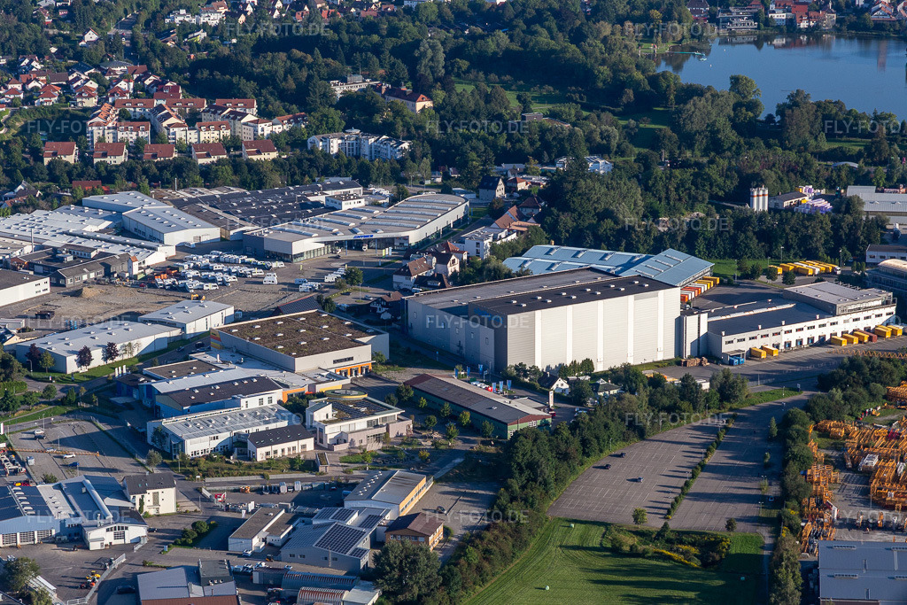 Luftbild: Gebäudekomplex und Logistikzentrum auf dem Gelände von Versandhaus Walz GmbH, Baby-Walz. in Bad Waldsee im Bundesland Baden-Württemberg in Deutschland. Foto: IMG_128887.jpg vom 03.09.2021 durch Werner Riehm/FLY-FOTO.de