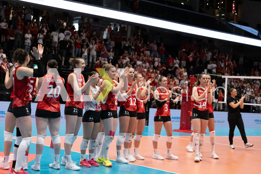 Austria v Switzerland - CEV European League Women | KRIENS, SWITZERLAND - JUNE 14: Team of Switzerland during the CEV European League match between Austria and Switzerland at Pilatus Arena on June 14, 2026 in Kriens, Switzerland. - Realisiert mit Pictrs.com