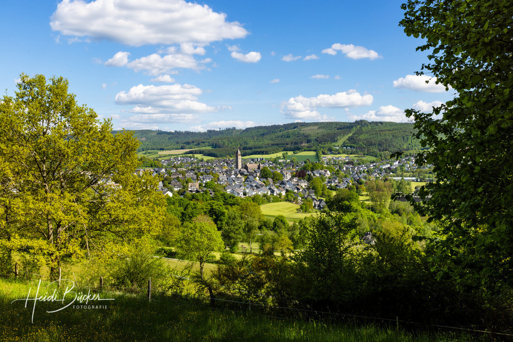 Stadt Schmallenberg im Frühling | Stadt Schmallenberg im Frühling - Realisiert mit Pictrs.com