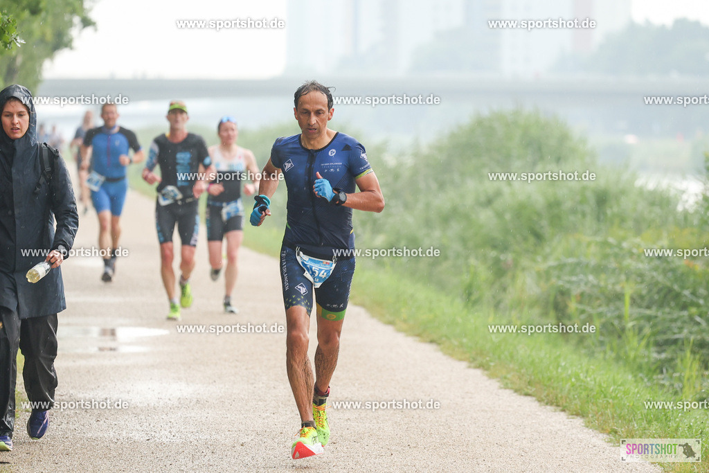 LUR_1148 | 34. M-net Erlanger Triathlon 2025 #erlangertriathlon  #mnettriathlon2025 #mnettriathlon #team #olympischedistanz #mitteldistanz #triathlon #maindonaukanal  #erlangertriathlon2025 #yourpictrs #tv1848 #tv1848erlangen  #triathlonbayern #sportinerlangen #demsportverbunden #sportshot_your_pictrs Copyright: www.sportshot.de