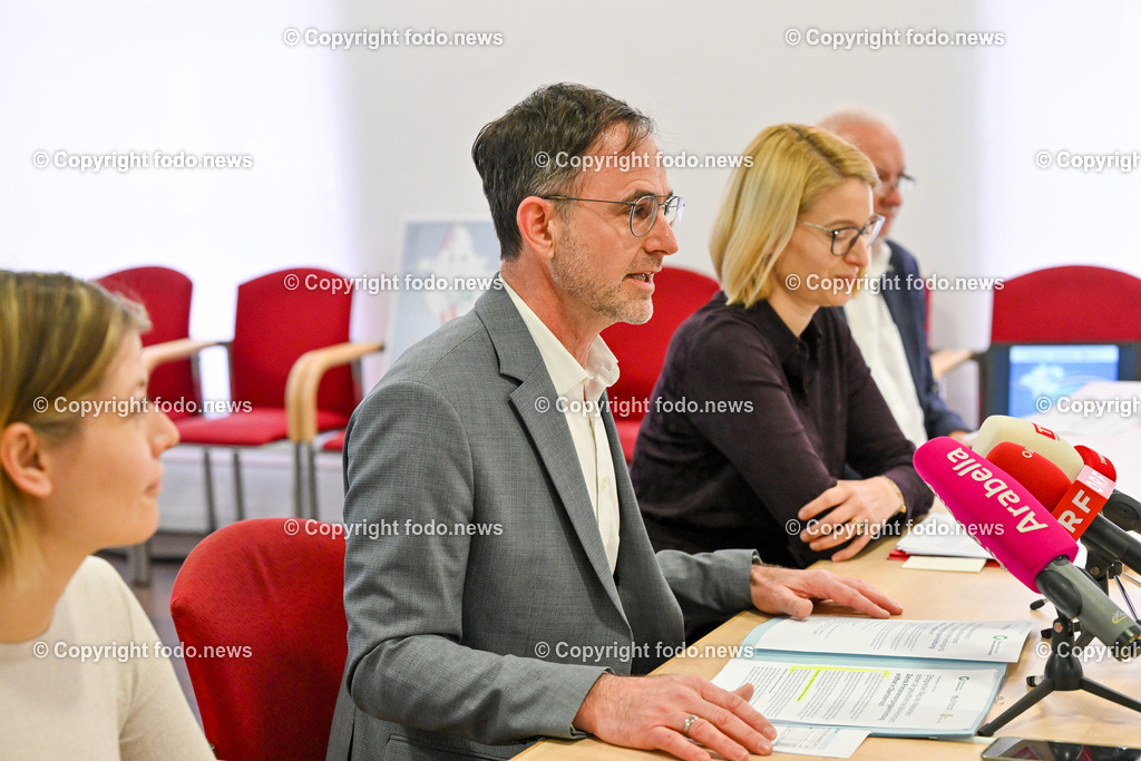 Pressekonferenz Land OÖ _ ÖGK_ 08.03.2023-11 | 08.03.2023, Presseclub Linz, AUT, Pressekonferenz Land Ooe & OoeGK - Zehnte Primaerversorgungseinrichtung eroeffnet in Oberoesterreich, im Bild Katrin Einwagner (prakt. Aerztin im PVZ Domplatz), Michael Pecherstorfer (Oesterreichische Gesundheitskasse, Vorsitzender des Landesstellenausschusses in Ooe), LH-StvIn Christine Haberlander (VP), Wolfgang Ziegler (Kurienobmann-Stellvertreter der niedergelassenen Aerzte in der Aerztekammer Ooe)